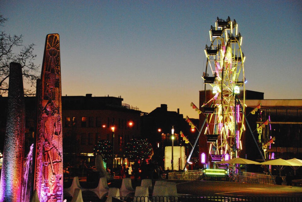 web1_ferris-wheel-and-city-night