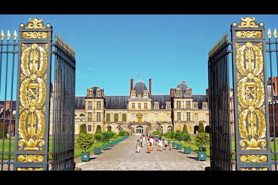 France’s Château de Fontainebleau, as seen through the gates to its gardens. The Italian-designed château was the scene of several key moments in Napoleonic history. RICK STEVES 