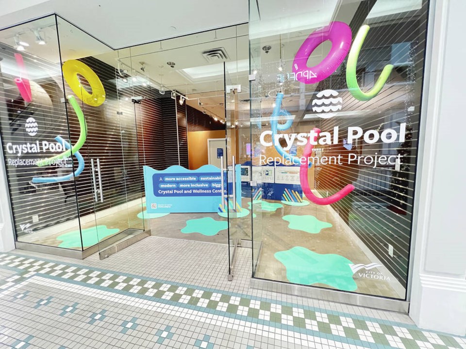 web1_crystal-pool-display