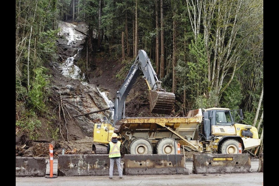 Crews repair Highway 99 after a slide in Lions Bay in December. ARLEN REDEKOP, PNG 