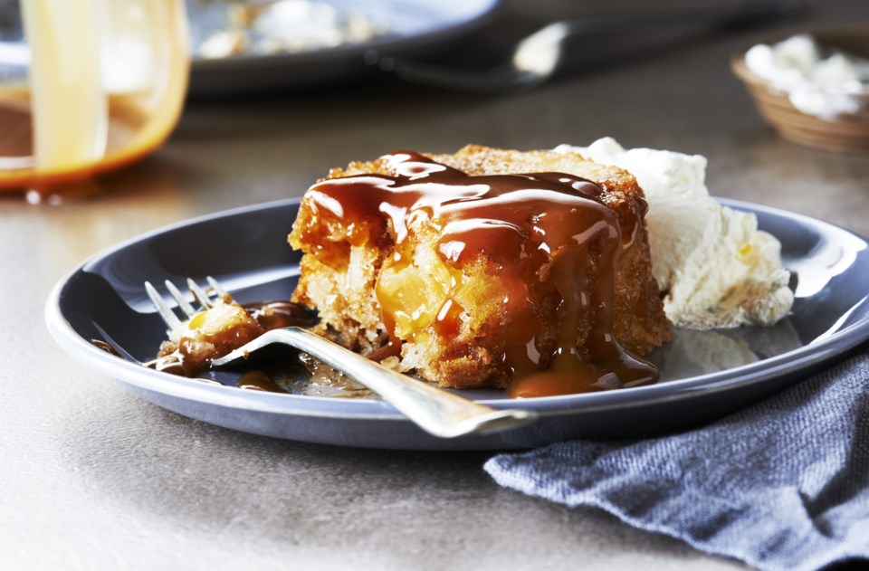 sticky-dulce-de-leche-apple-cakes