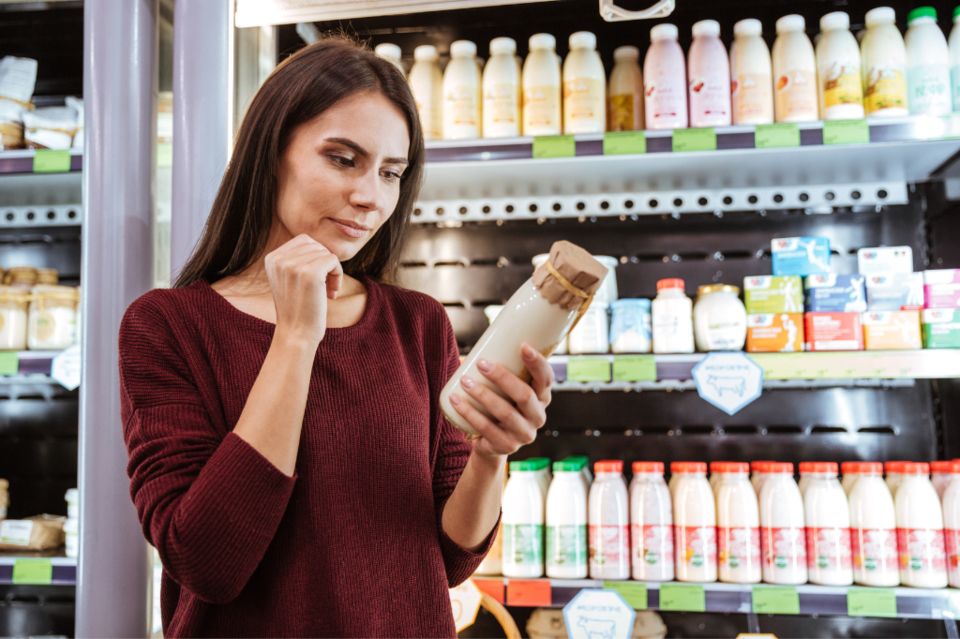 lady-grocery-shopping