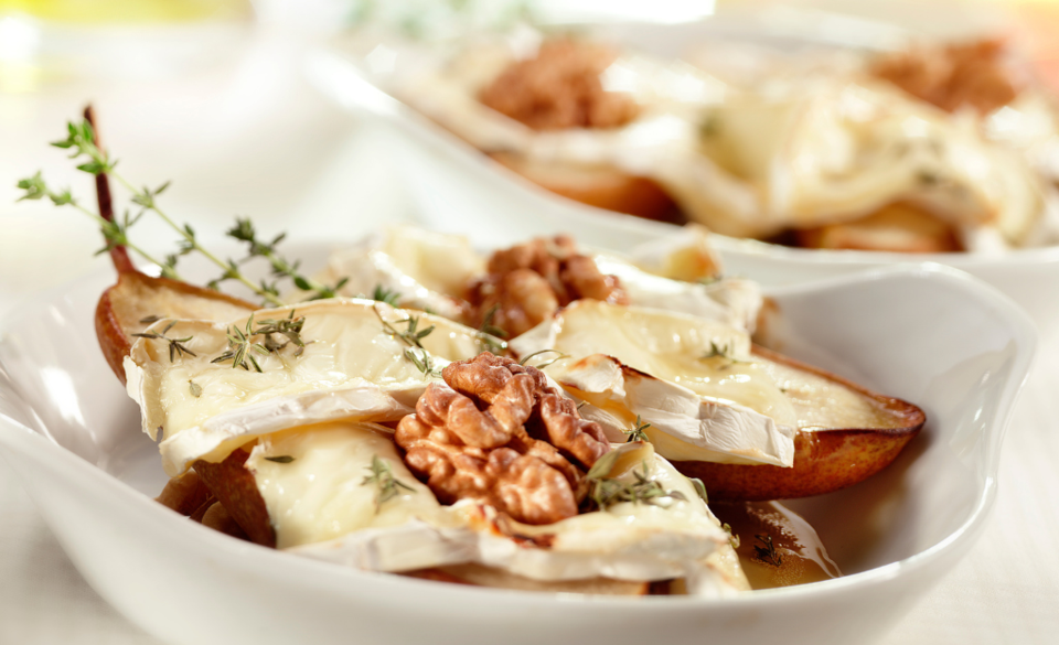 roasted-pears-with-honey-and-brie