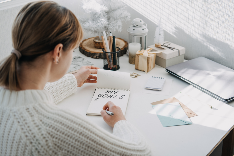 girl-writing-goals