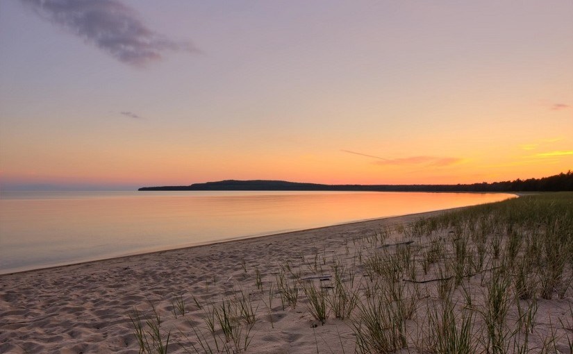mg_5006_pancake-bay_dune-grass-and-beach_after-sunset-825x510