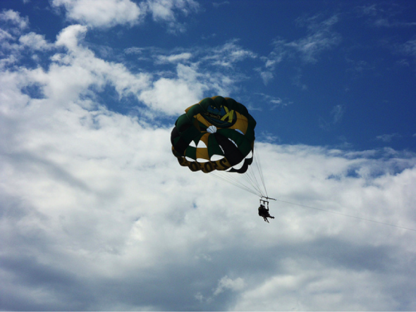 Tourism Kelowna - Parasail